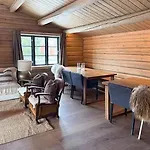 Timber By The Slopes In 別荘 *