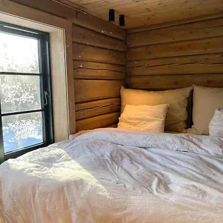 Timber By The Slopes In Semesterbostad