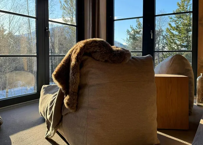 Semesterbostad Timber By The Slopes In